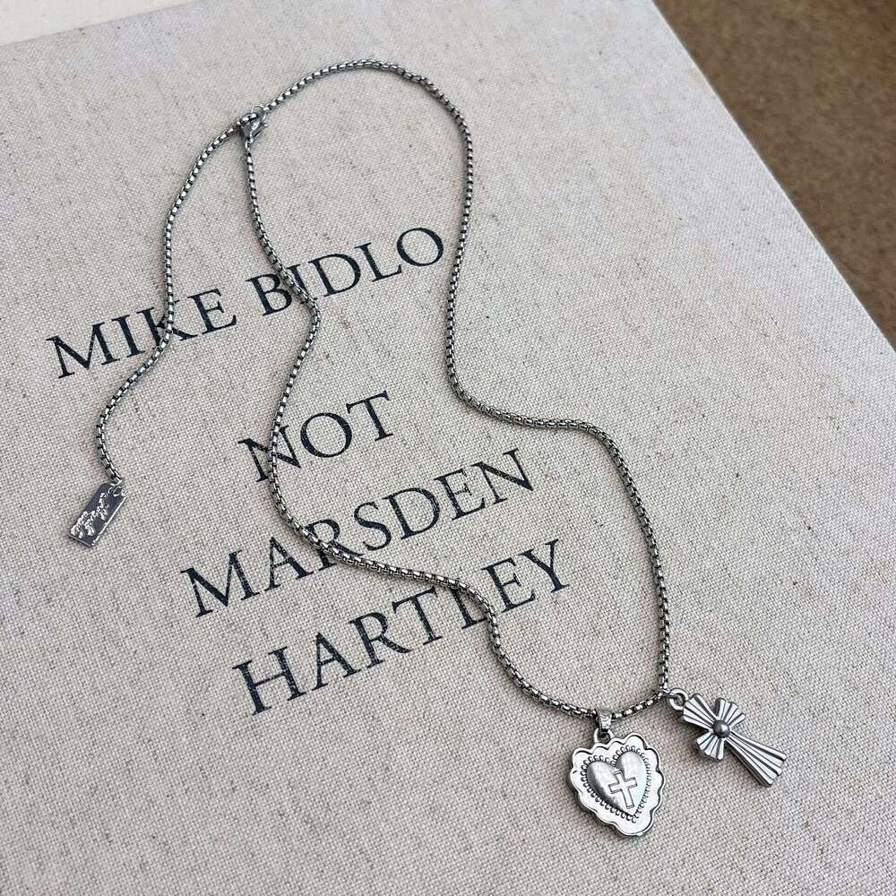 Sweet Cool Heart Cross Minimalist Style Personality Black Gothic Sweater Pendant Versatile Collarbone Sweatshirt Chain c94