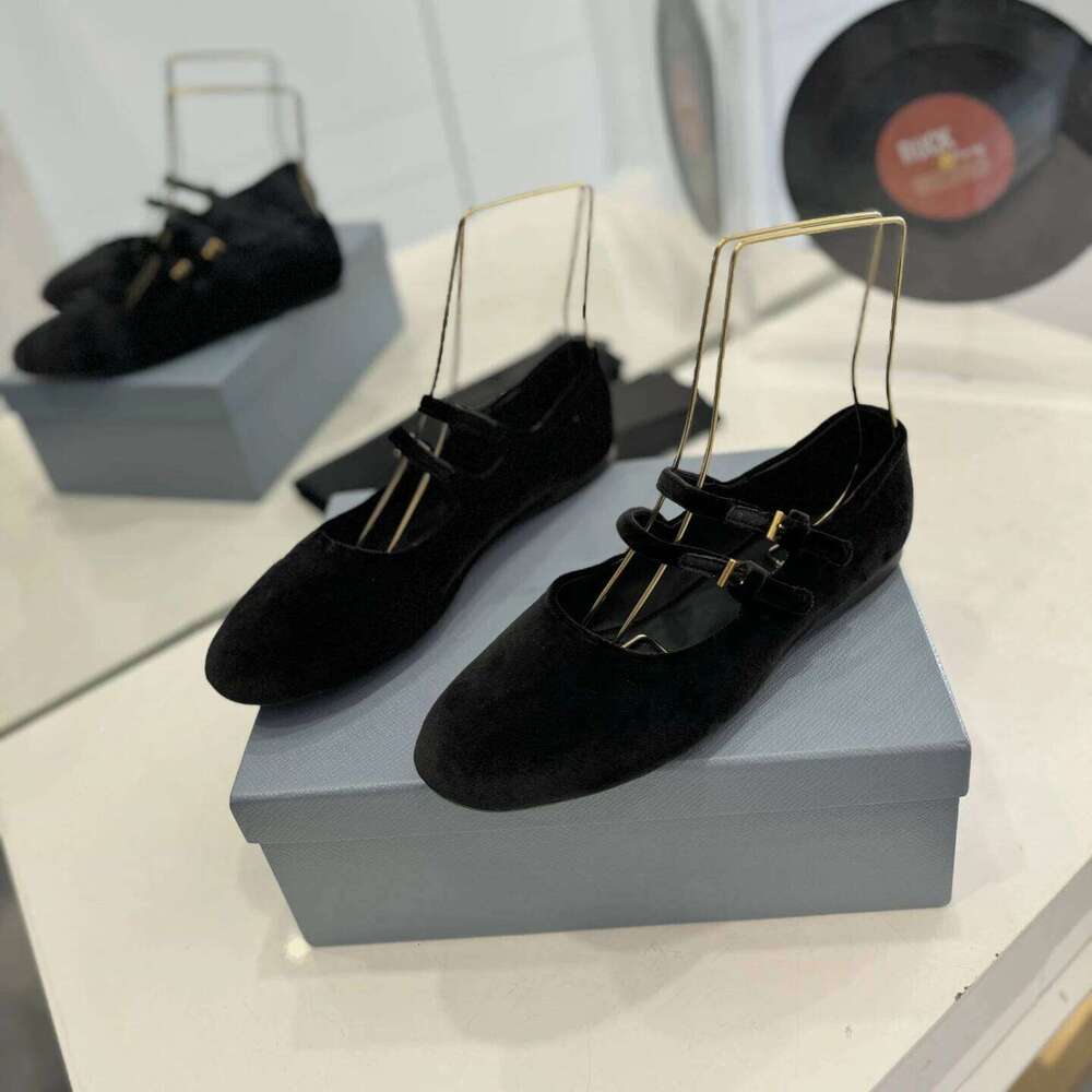 New Women Size35-41 Veet Ballet Flats Round Toe Mary Janes Buckle Strap Solid Colors Designer Shoes Zapatillas De Mujer d8e