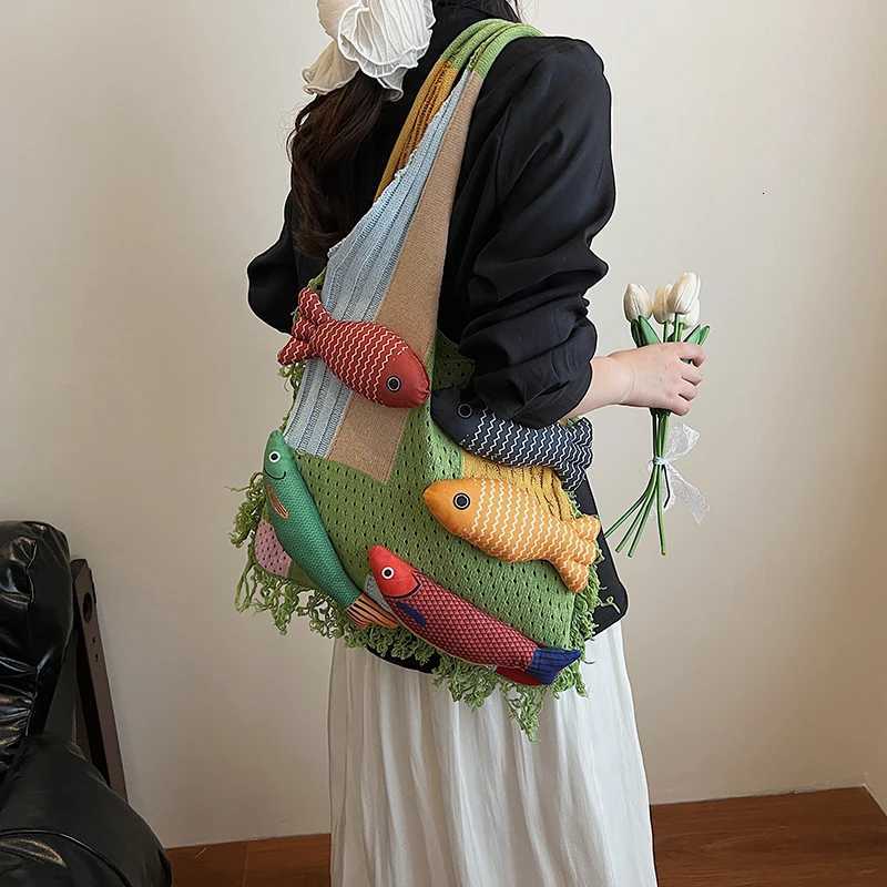 Cute Little Fish Relaxed Knitted Bag 2025 Summer New Commuter Versatile Shoulder Bag Contrasting Cut Out Tote Bag G250729