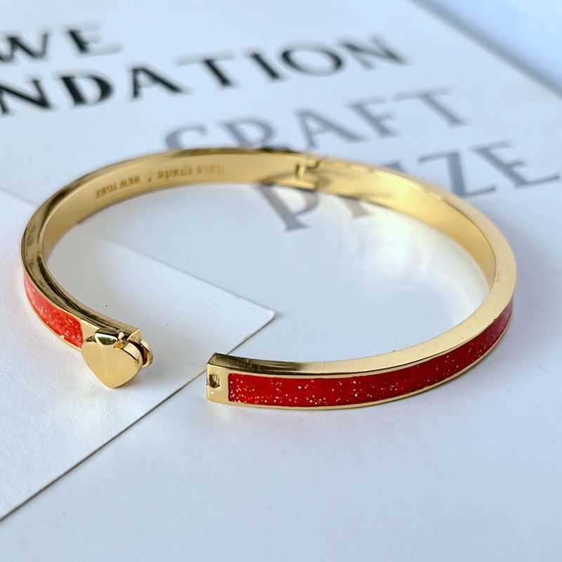 European and American Designer bracelet Fashion Light Luxury Commuting Niche Ins Cool Style Enamel Inlaid Smooth Madam Metal Bracelet