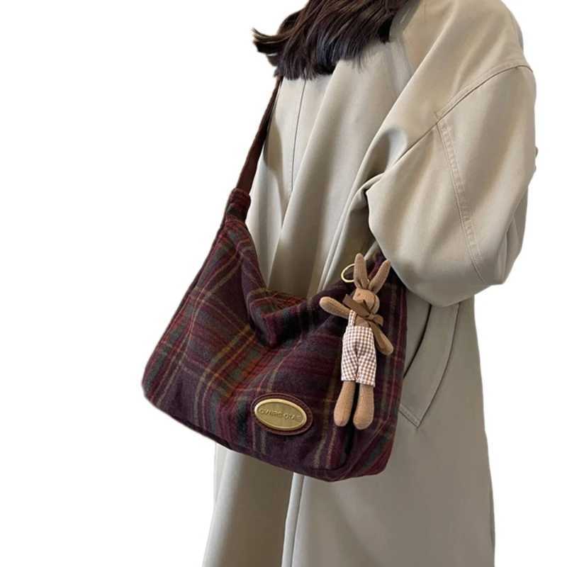 Stylish Crossbody Bag Trendy and Functional Shoulder Purse Sling Bags for Men and Women Y250730