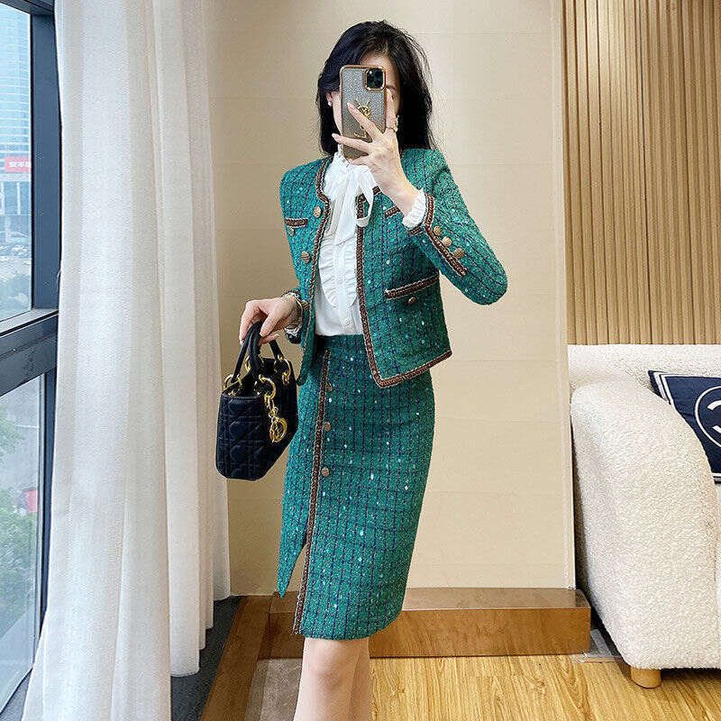 2024 Casual Versatile Loose Warm Slimming Tea Break French Little Style Half Skirt Set for Women