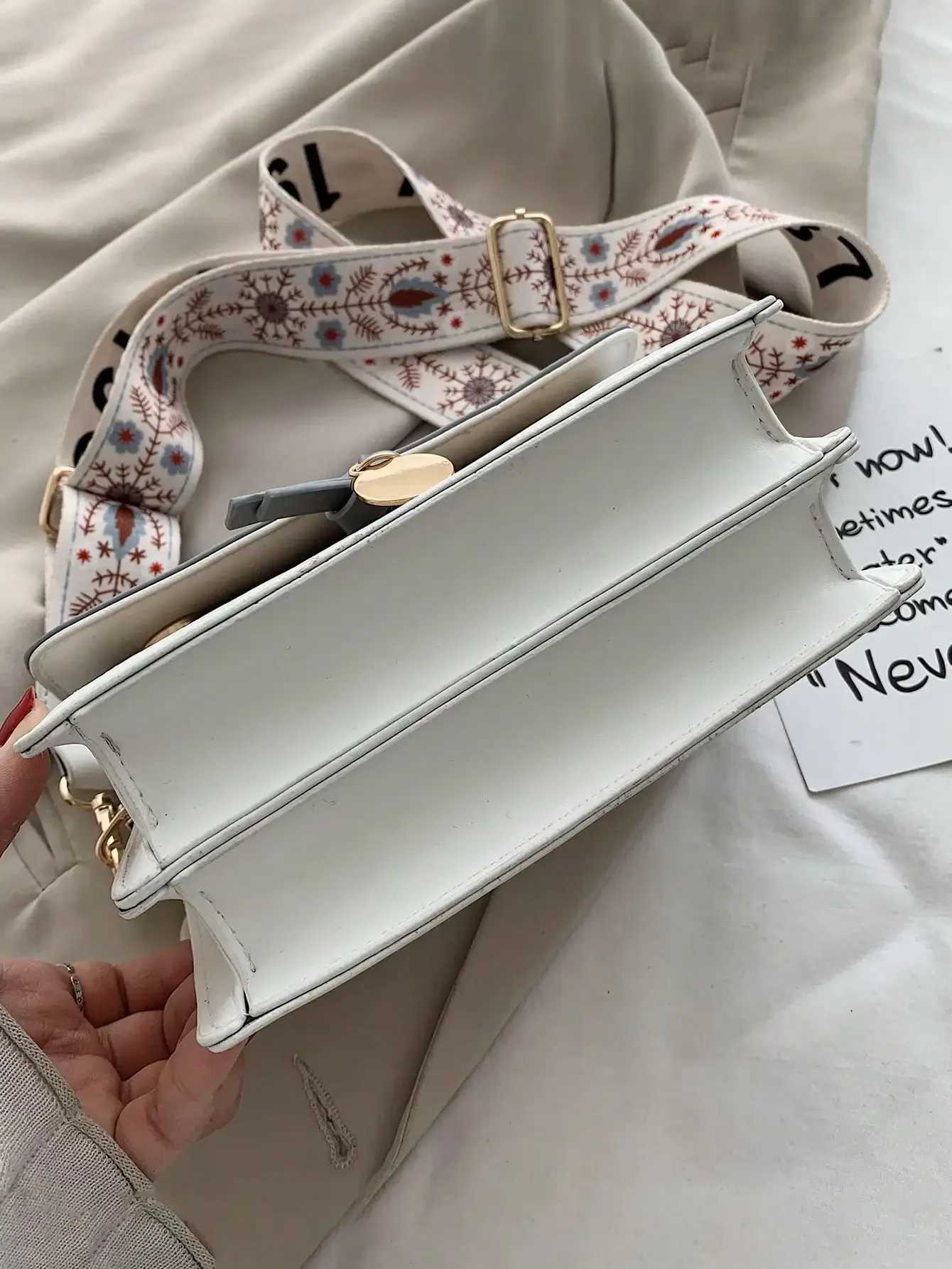 Fashionable Bag for Women Versatile New Crossbody Bag Casual Contrasting Color Small Square Bag with Wide Shoulder Strap Y250730