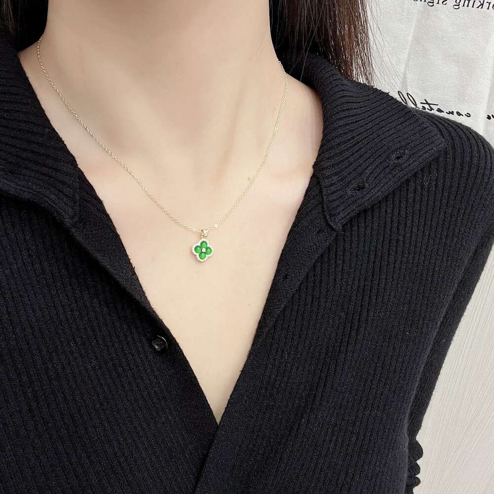 Emerald Lucky Four-Leaf Flower for Women Fashionable High-End Simple Versatile Elegant Luxurious Necklace 0e1