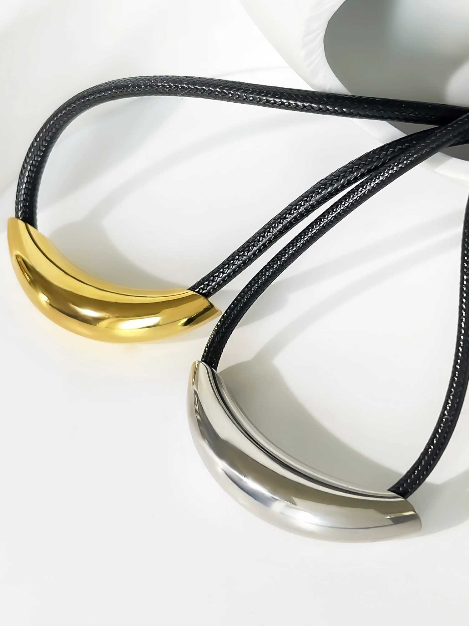 Perisbox Free Tarnish Gold Plated Tube Choker Necklace for Women Punk Stainless Steel Black Leather Rope Fashion Collar Jewelry Z250731 Z250910