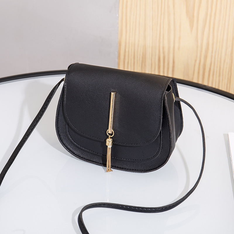 Golden tassel double-layer semi-circular single shoulder saddle bag fashionable and casual mobile phone bag, small bag