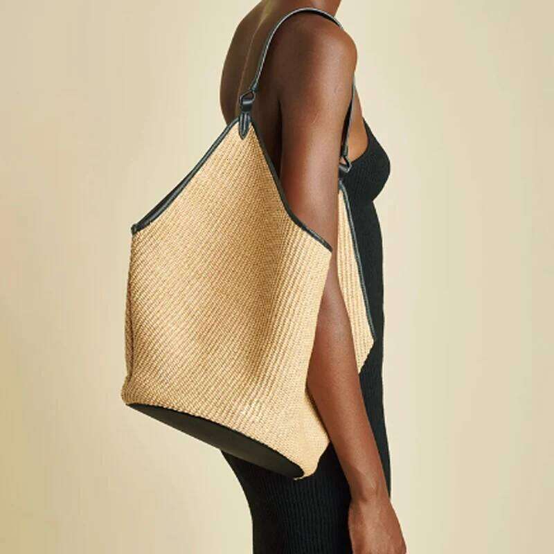 Summer Beach Handbag Fashion Shoulder Straw Tote 2025 New Large Capacity Underarm Travel Woven Bag