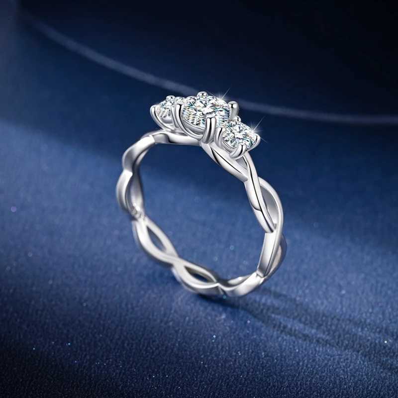Total 0.9CT Moissanite Ring 100% S925 Sterling Silver for Women Female Eternity Sparkling Classic Band Wedding Rings Jewelry y250730