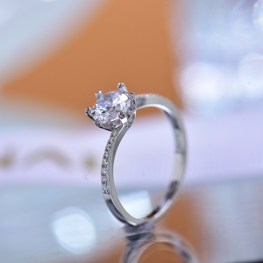 Designer Designed 1 Carat Moissanite Ring 925 Sterling Silver Engagement Wedding Ring Fashionable Gift