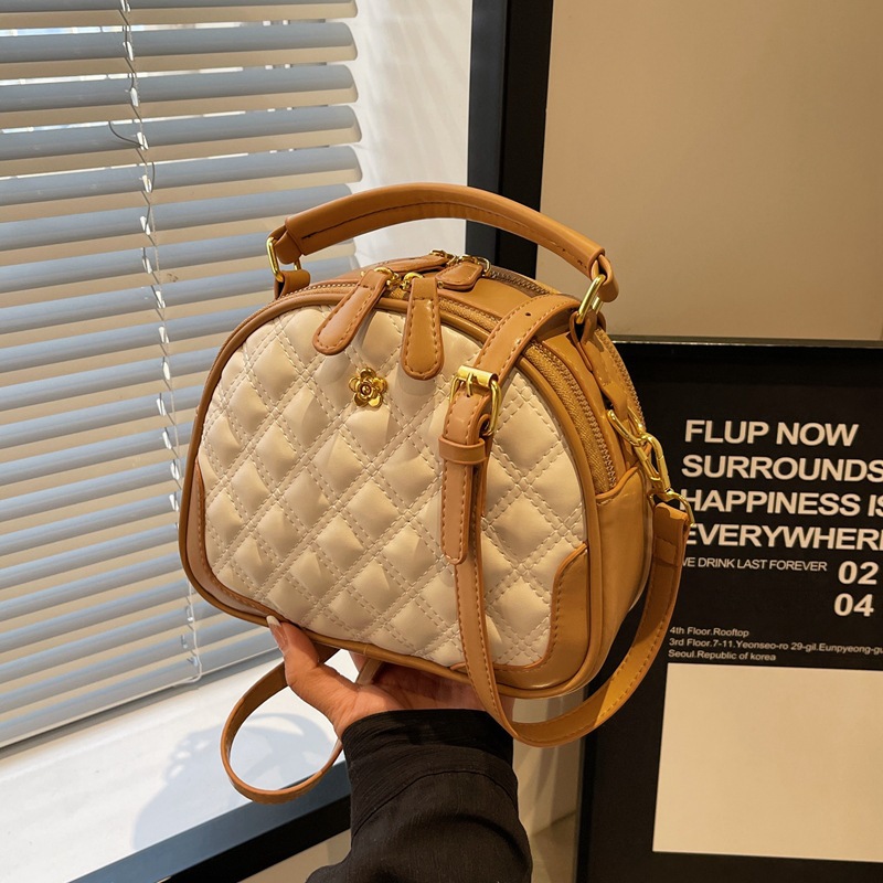 Solid color bag women 2025 high-end texture design messenger bag simple and versatile portable shell bag casual and versatile