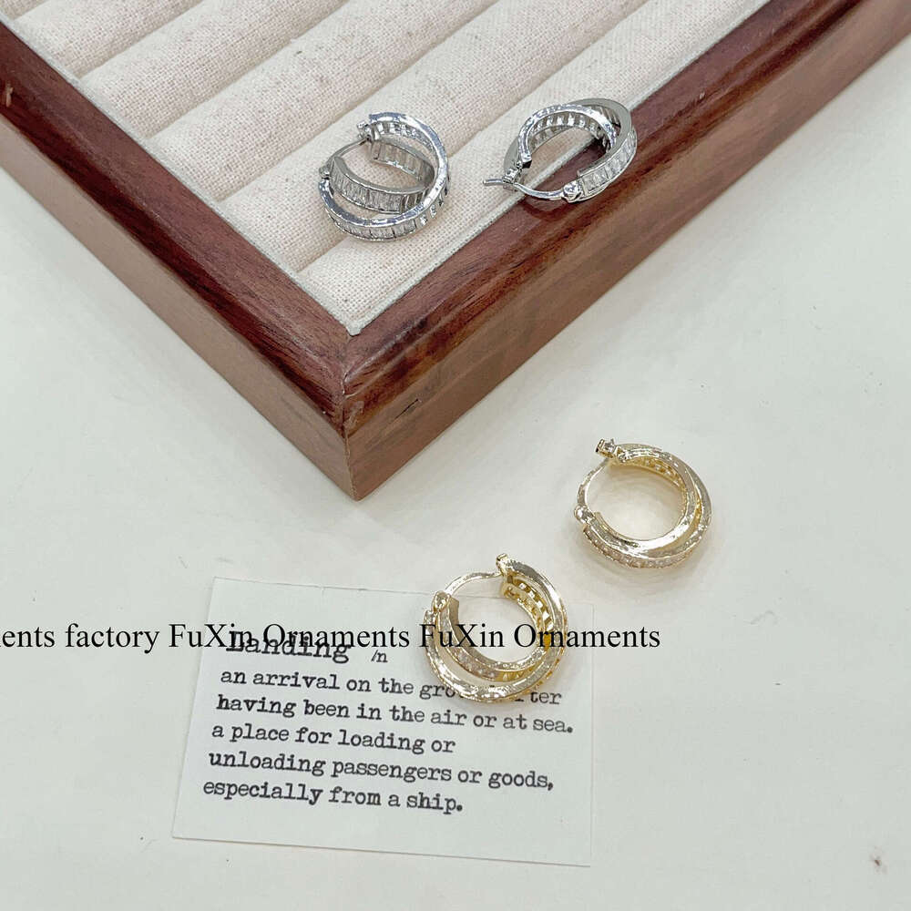 2024 New Cross Super Flash Zircon Simple High-end Elegant Earrings for Women Studs Niche Exquisite Feel 338