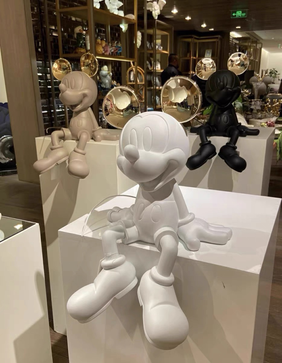 Disney Sitting Cross-Legged Cartoon Mouse Home Decor Figurines Modern Living Room Entrance Tv Cabinet Desktop Decor StylishGifts Y250509