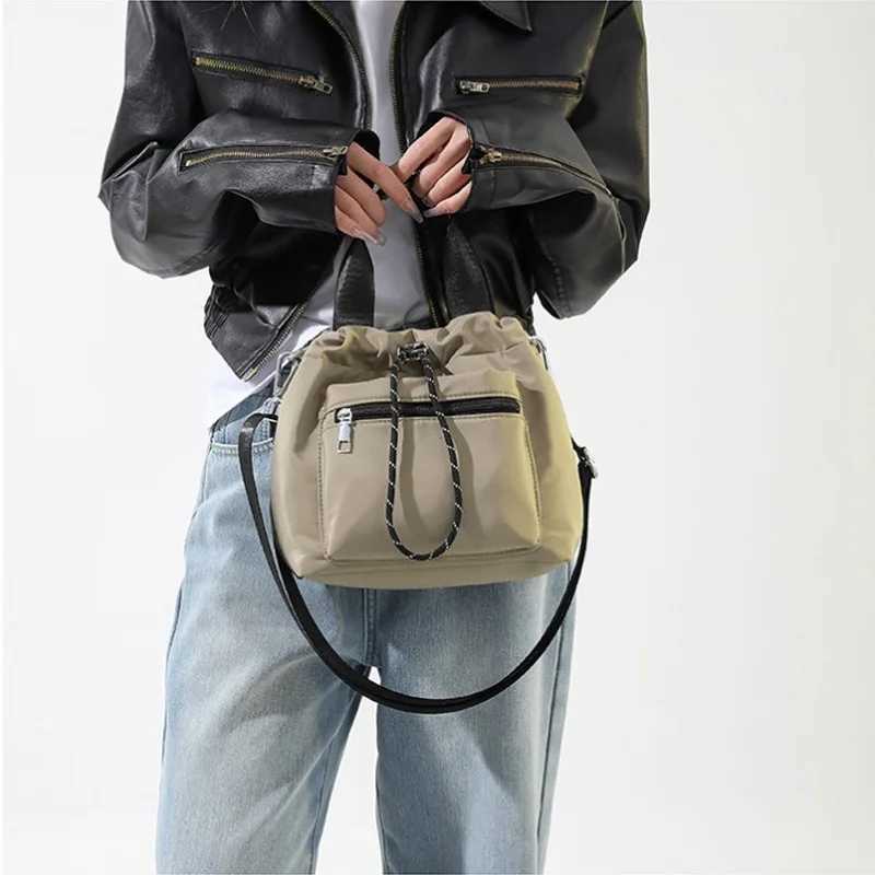 1 Piece of Pure Color Shoulder Bag for Women Versatile Hand-Held Crossbody Bag Fashionable Bucket Bag That Can Hold Mobile Phone G250729