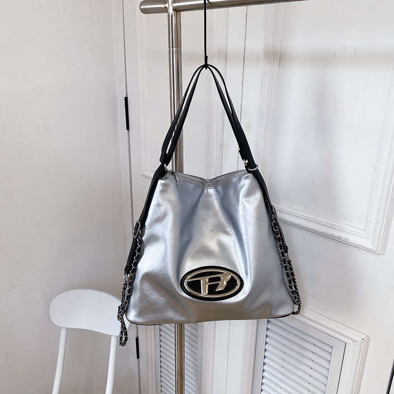 Designer Bag Luxury Bag New High Shoulder Bag End Jingle Bell Chain Double Shoulder Large Capacity Casual Trendy Multi Use Underarm Fashion Women