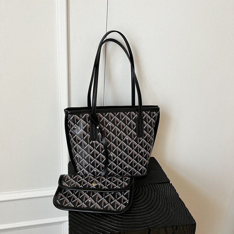 Classic Retro Tote 2025 Designer's New Trendy Large Capacity Handbag Simple Design Commuter Shoulder Bag Free Shipping