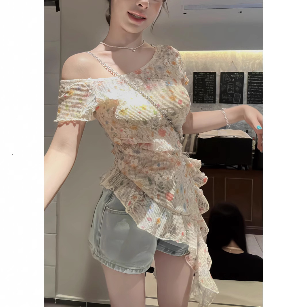 2025 Sweet Flower Off Shoulder Irregular Slimming Top Summer New Fashion T-shirt Fashion Women's S Shirt New Designer T-shirt