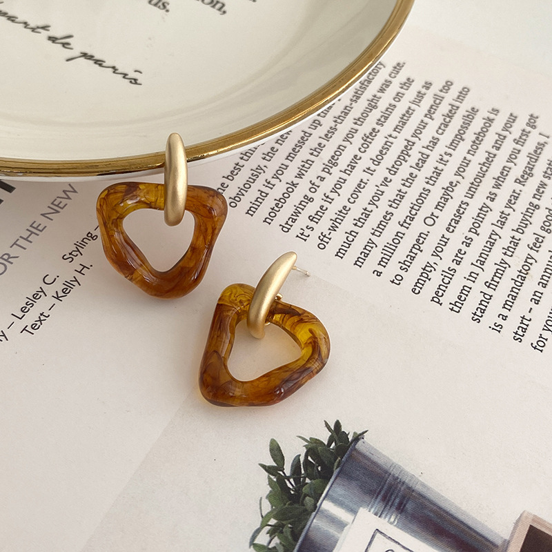 Matte Gold Women's Irregular Resin Earrings Free Shipping Designer Luxury Jewelry New Fashionable Lightweight Earrings