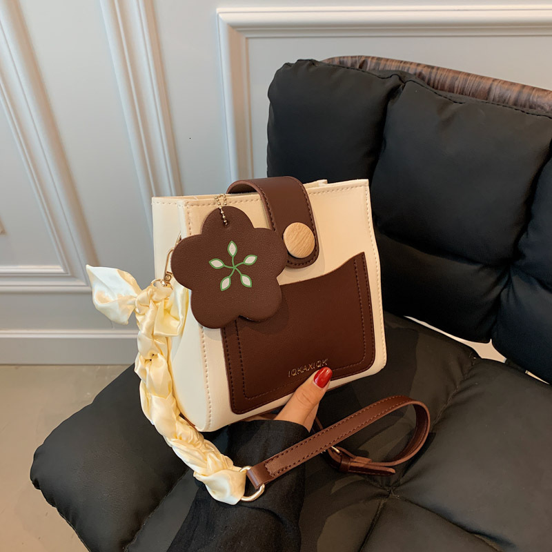 Fashion Trend Bucket for Women 2025 New Color-Block Casual Shoulder Chain Scarf Versatile Crossbody Bag ddmymoon