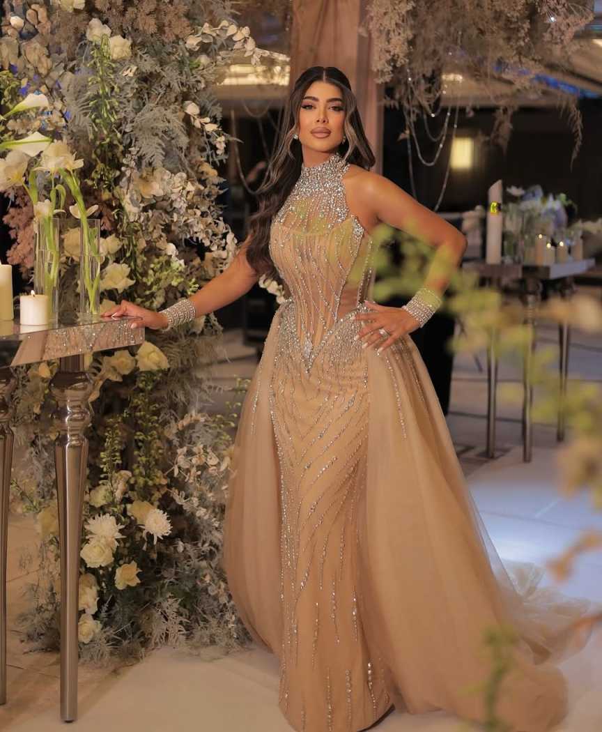 Luxury Sleeveless Sequins Evening Dresses Customized Elegant Beaded High Neck Prom Dress Detachable Tain Floor Length Party Gown