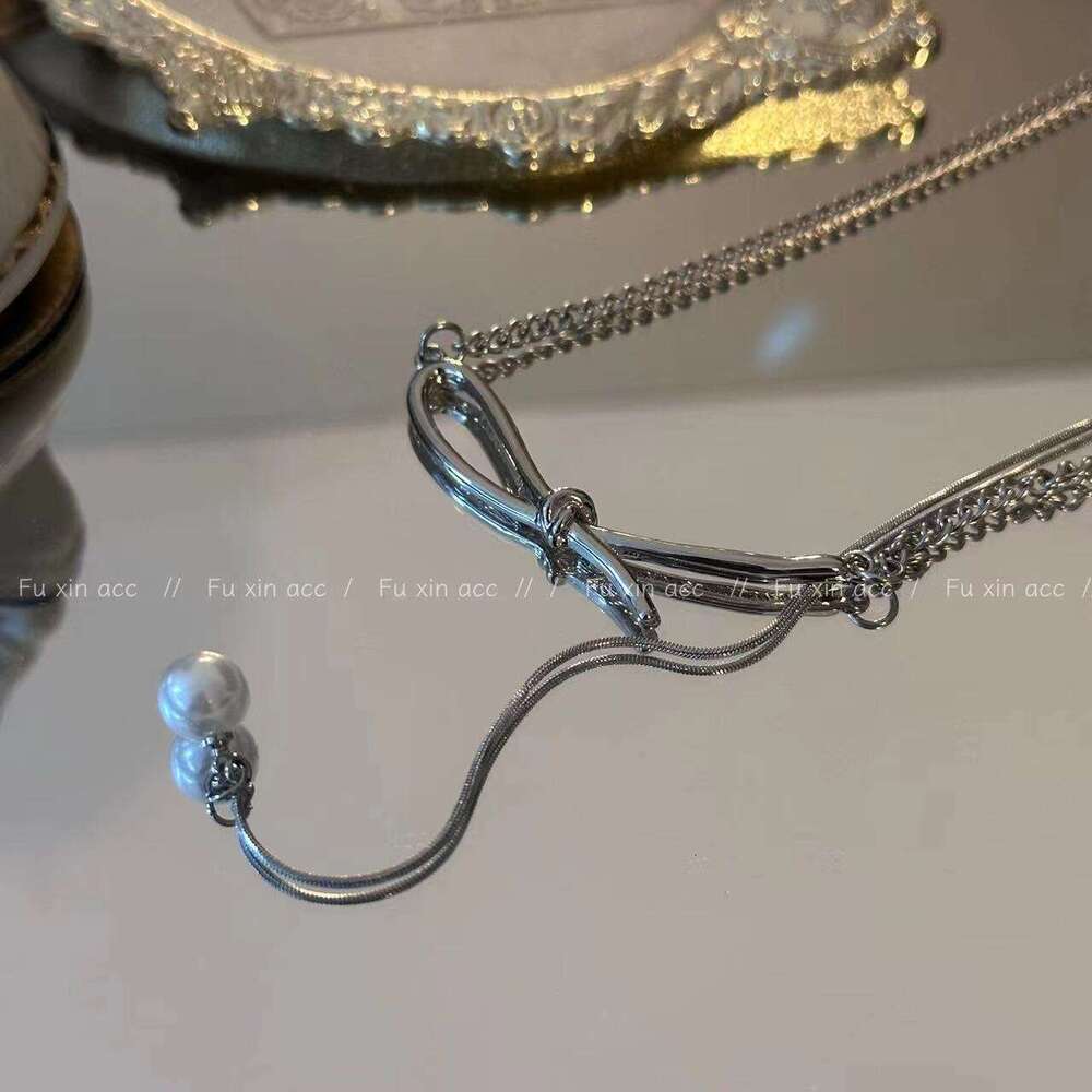 Minimalist Curved Pendant Necklace Niche Light Versatile Collarbone Chain Personality Knot Pearl Accessory 9d4