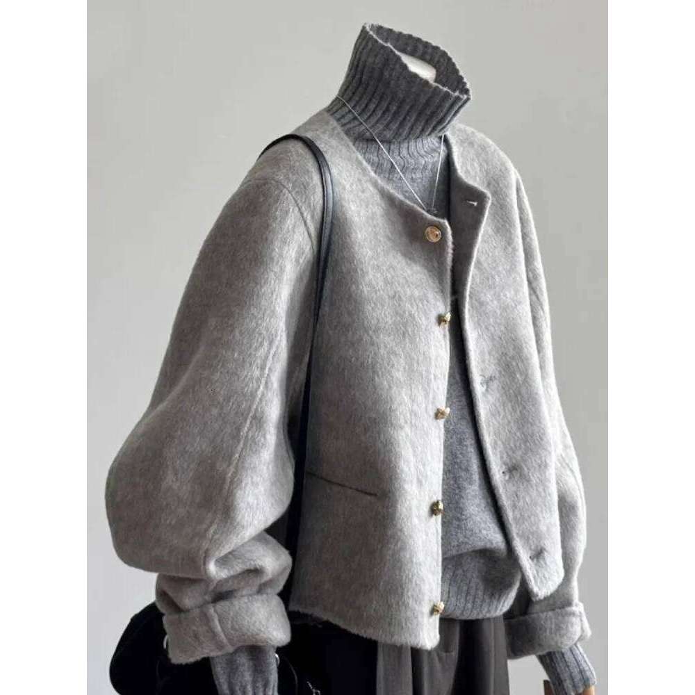 Xiaoxiangfeng Gray Woolen Coat For Women, 2024 Autumn And Winter New Style, High-End Temperament Short Jacket 250728