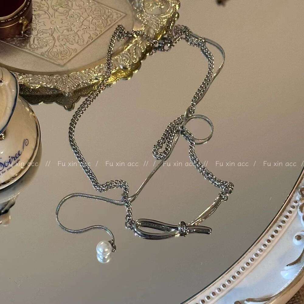 Minimalist Curved Pendant Necklace Niche Light Versatile Collarbone Chain Personality Knot Pearl Accessory 9d4