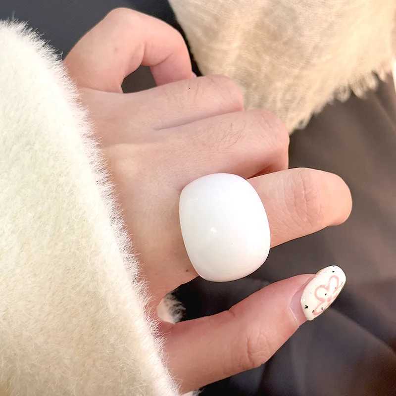 Korean Colorful Resin Acrylic Chunky Big Finger Ring Fashion Charm Geometric Oval Round Knuckle Finger Rings Hand Jewelry Gift y250730