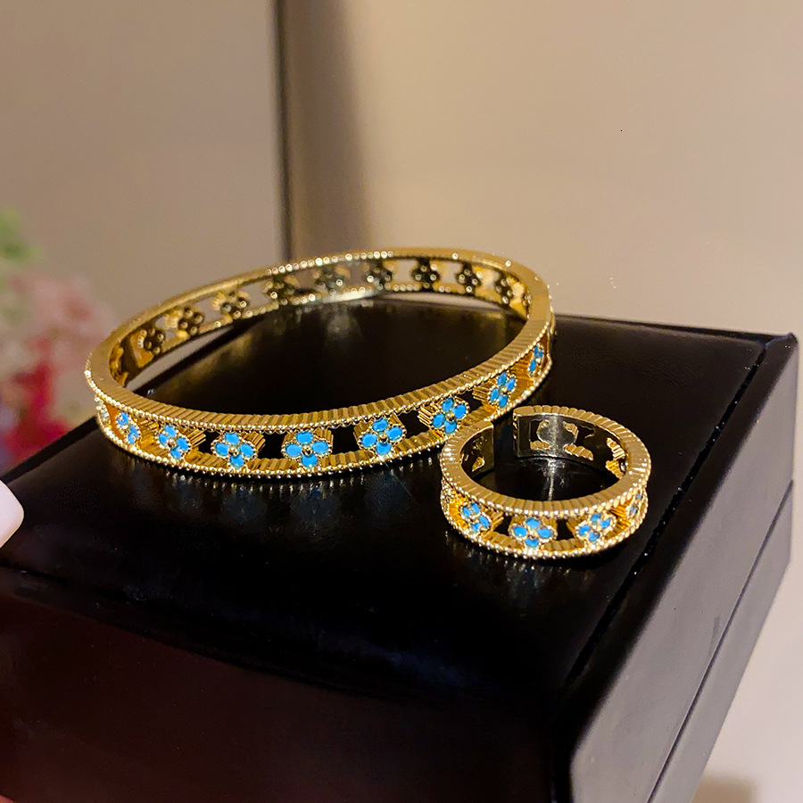 Two-Piece Set 18K Real Gold Plated Vintage Hollow Lucky Grass Bracelet Designer bracelet European and American Fashion Madam High-End Niche Jewelry