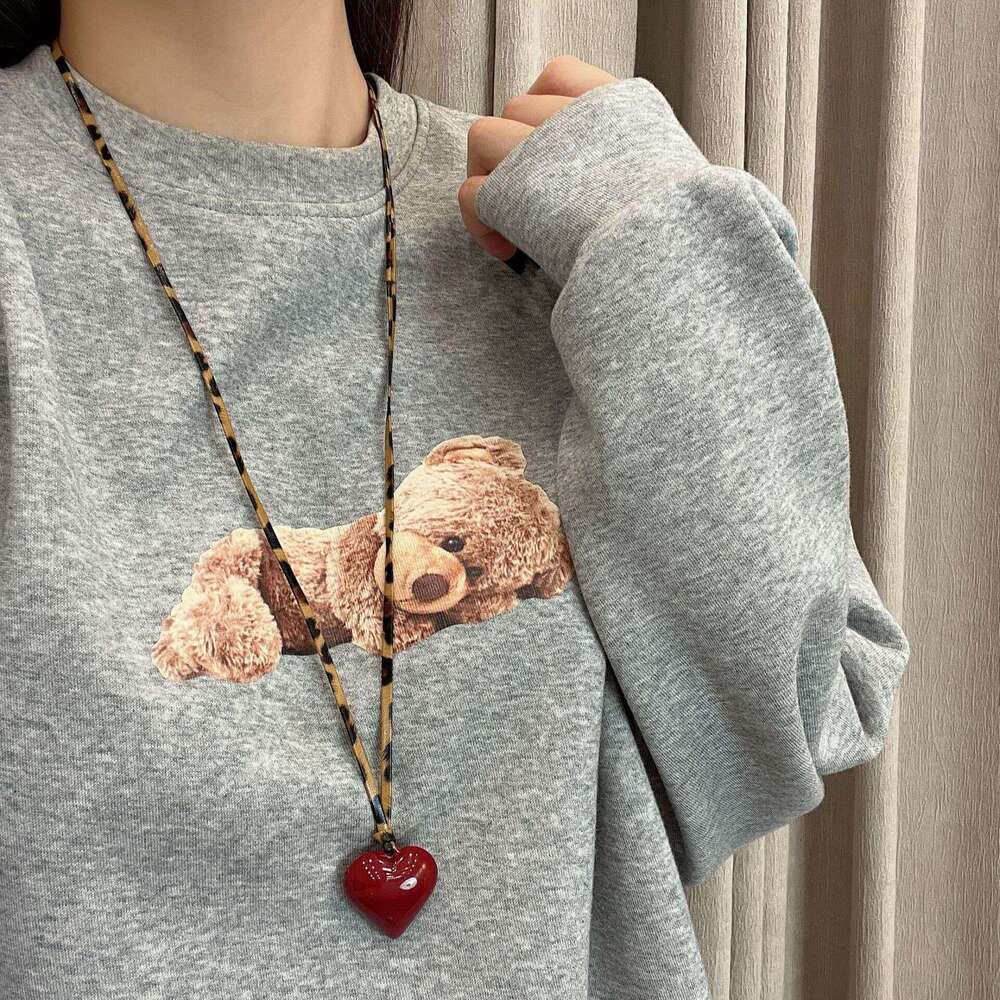 Red Hollow Flower Heart Necklace for Women Autumn Winter 2024 New Korean Style Sweatshirt Fashion High-end Sweater Chain 7b2