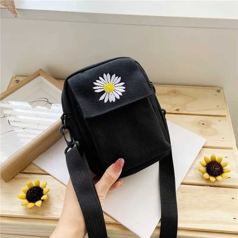 Korean Small Daisy Shoulder Bags Cross Body Canvas Bags Casual Handbag Outdoor Designer Organizer Large Capatity Storage Bags Y250730