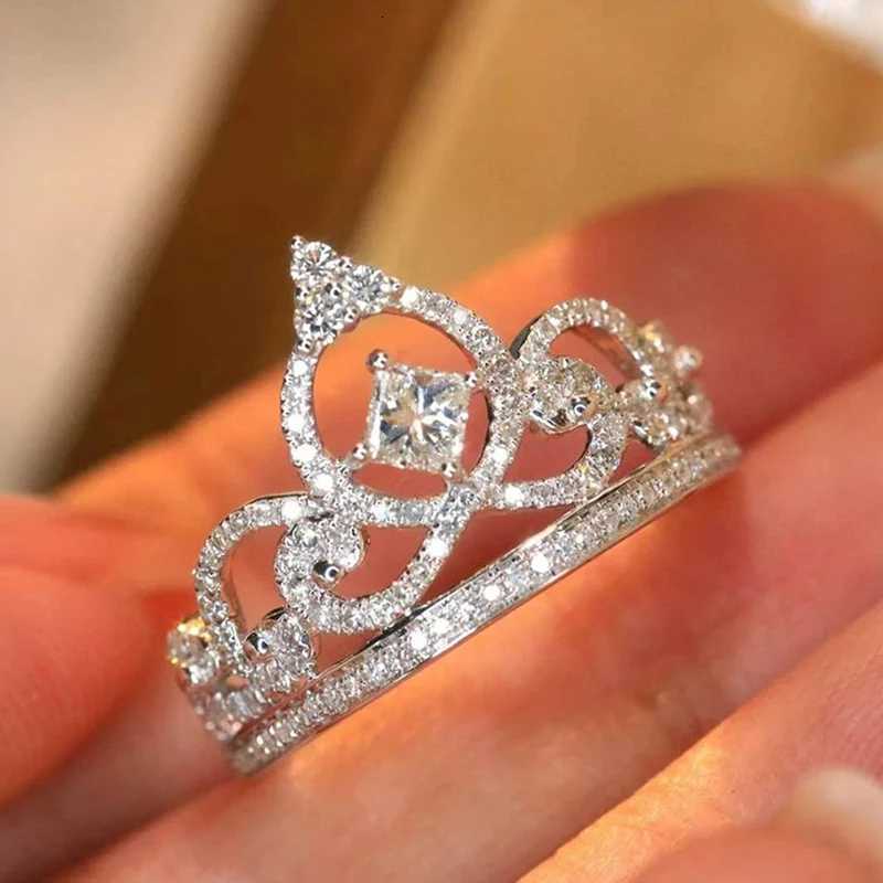 844 Luxury Exquisite Crown Rings for Women Silver Color Bright Zirconia Finger Accessories Delicate Proposal Finger Jewelry y250730