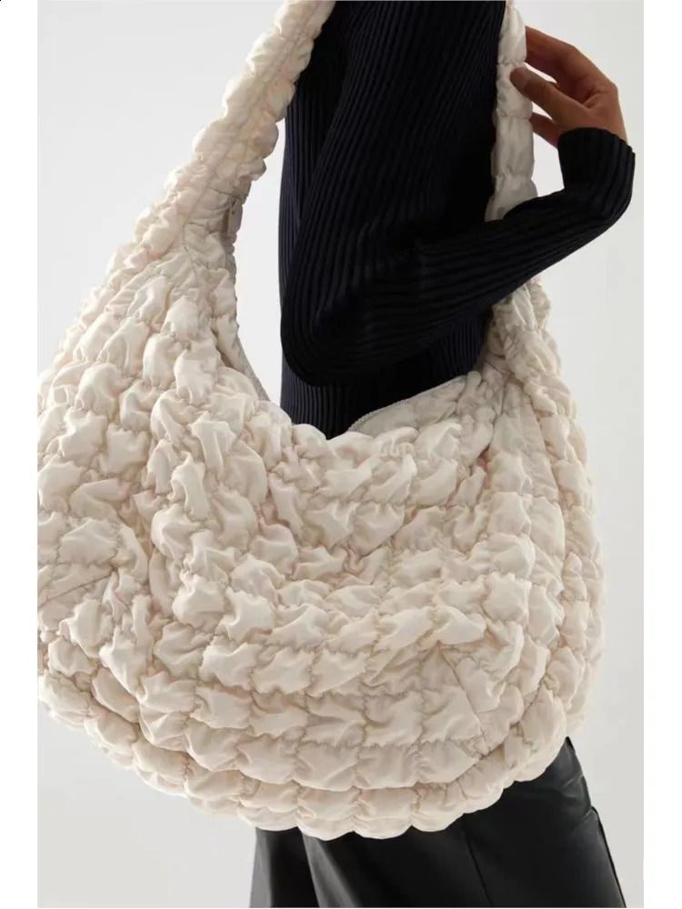 Ergonomic Ladies' Messenger Style Travel Bag with High Volume Storage Ideal for Seasonal Commute