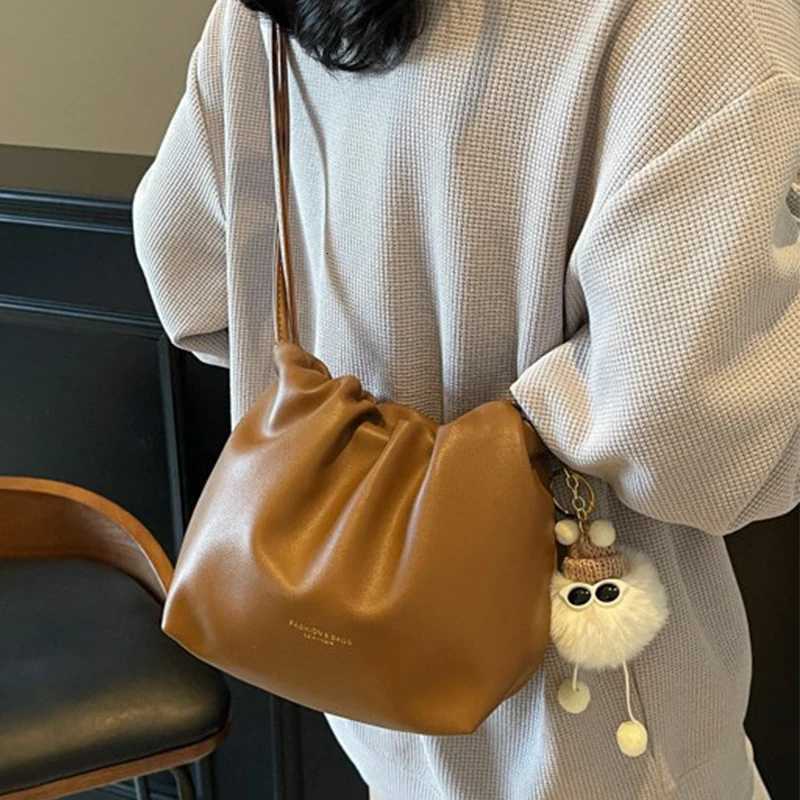 Korean Drawstring Cloud Bag Fashion Design Pleated Bucket Bag New Versatile Shoulder Messenger Bag Pu Leather Daily Commuter Bag Y250730