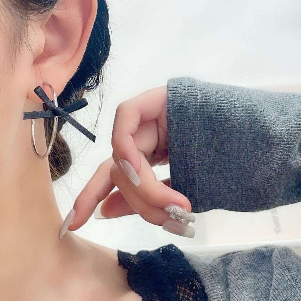 Exaggerated Bowknot Hoop for Women, Unique Design, Simple and Fashionable Sweet Earrings c55