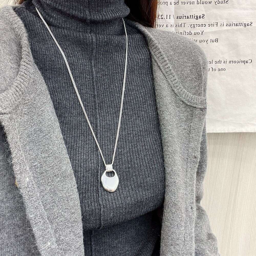 Korean Style Sier Saddle Bag Long Pendant Necklace for Women Autumn Winter Light High-end Sense Hanging Neck Sweater Chain Accessory 52a