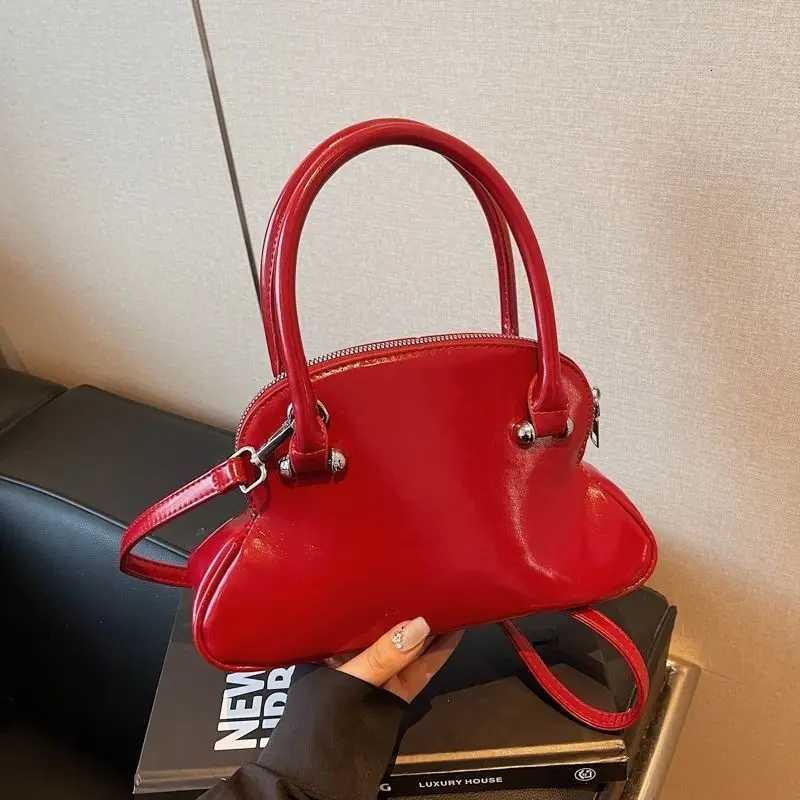 Simple and Fashionable Super Fire Bag Womens New Spring and Summer Versatile Shoulder Messenger Bag Hand Carry Cloud Bag Ins Y250730
