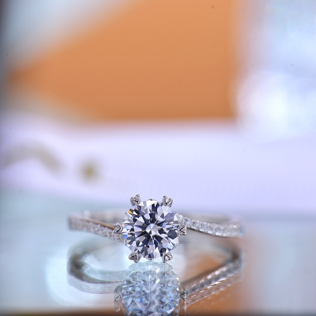 Designer Designed 1 Carat Moissanite Ring 925 Sterling Silver Engagement Wedding Ring Fashionable Gift