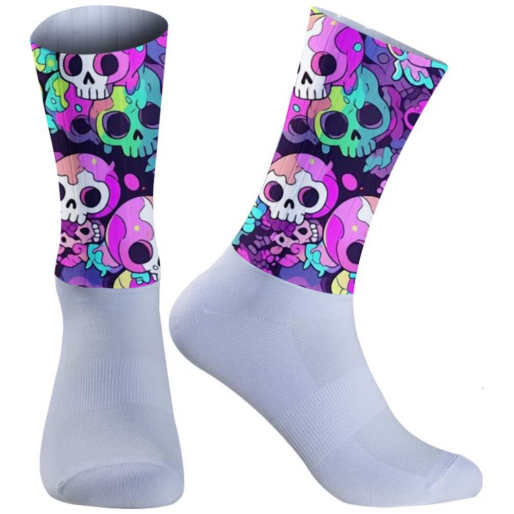 Summer Comfortable Sweat Non-Slip Graffiti Skull Patterns Cycling Socks New Highway Motion Basketball Cycling Socks Z250731