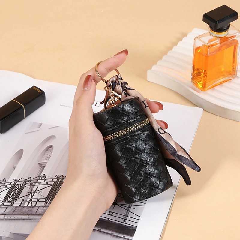 Womens Leather Oval Lipstick Bag Keychains Charm Ribbon Coin Purse Pendant Keyrings for Girls Cute Key Chain Vintage Decoration Y250731