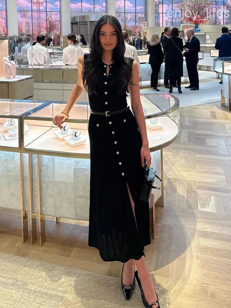 Casual Dresses 2024 Sleeveless Single-breasted Knitted Maxi Dress Women Elegant O-neck Bodycon Long Summer Lady Street Party Robes