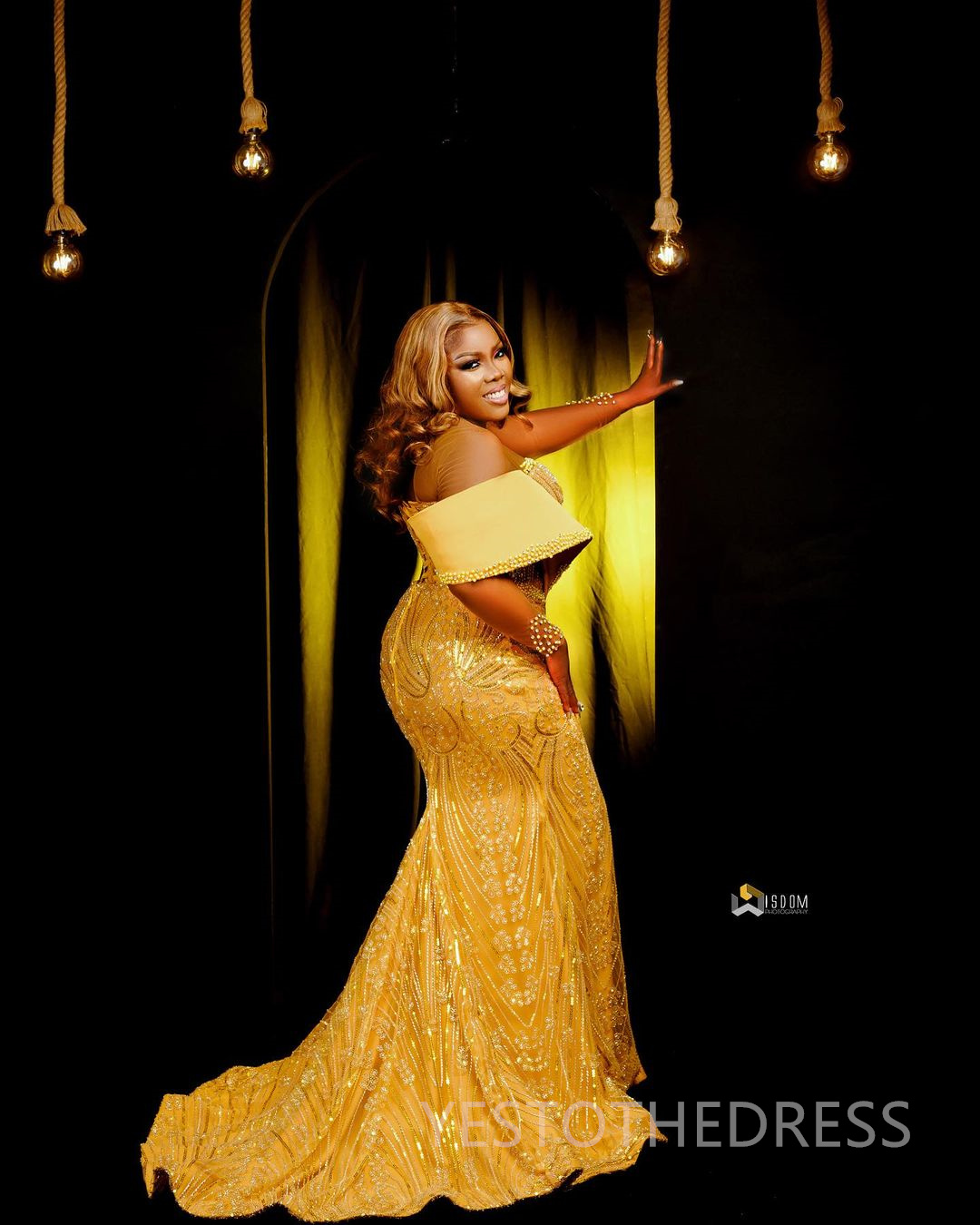 2025 Plus Size Gold Aso Ebi Prom Dress Evening Dresses For Black Women Evening Formal Gowns Sheer Neck Long Sleeves Birthday Dress Second Reception Go