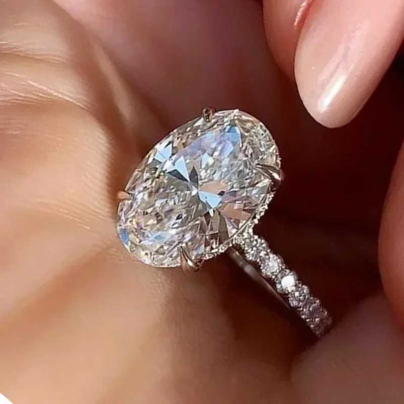 2025 Inlaid Oval Pigeon Egg Cube Zirconia Ring Fashionable and Personalized Platinum Engagement High-quality Jewelry y250730