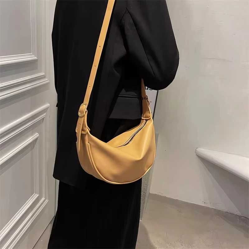 New FAshion Womens Hobos Sac Soft Leather Shoulder Messenger Bags for Women Wide Feamel Half Moon Purse and Handbags Y250730