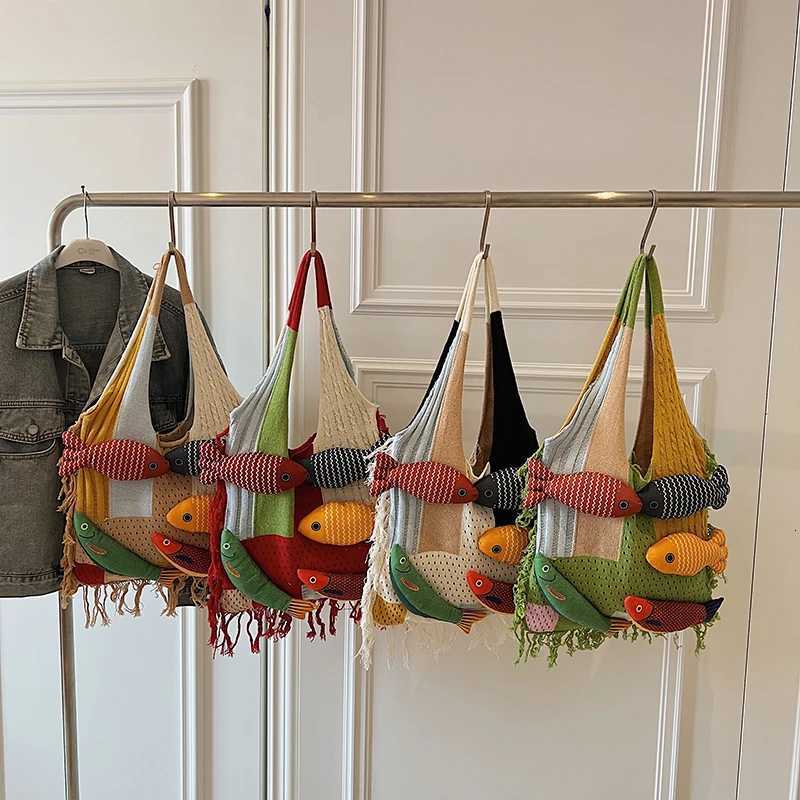 Cute Little Fish Relaxed Knitted Bag 2025 Summer New Commuter Versatile Shoulder Bag Contrasting Cut Out Tote Bag G250729