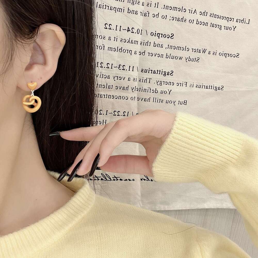 Autumn Winter Melad Cartoon Playful Bread Set for Women, Unique Design, Petite and Exquisite Earrings 210