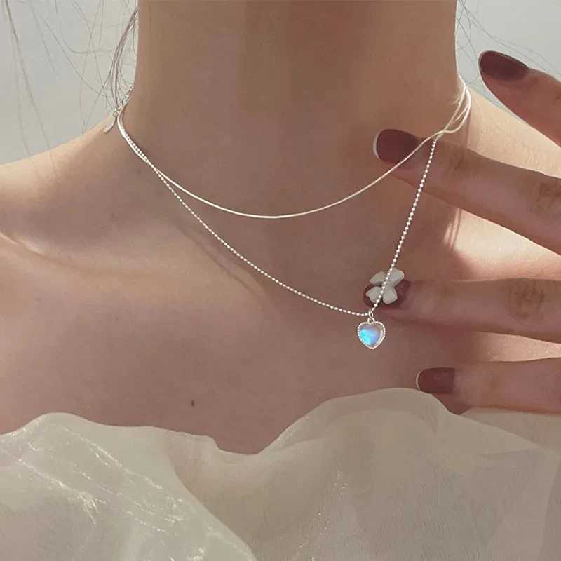 Silver Color Double Love Heartshaped Moonstone Pendant Necklace for Women Gradient Gemstone Clavicle Chain Couple Z250731 Z250910
