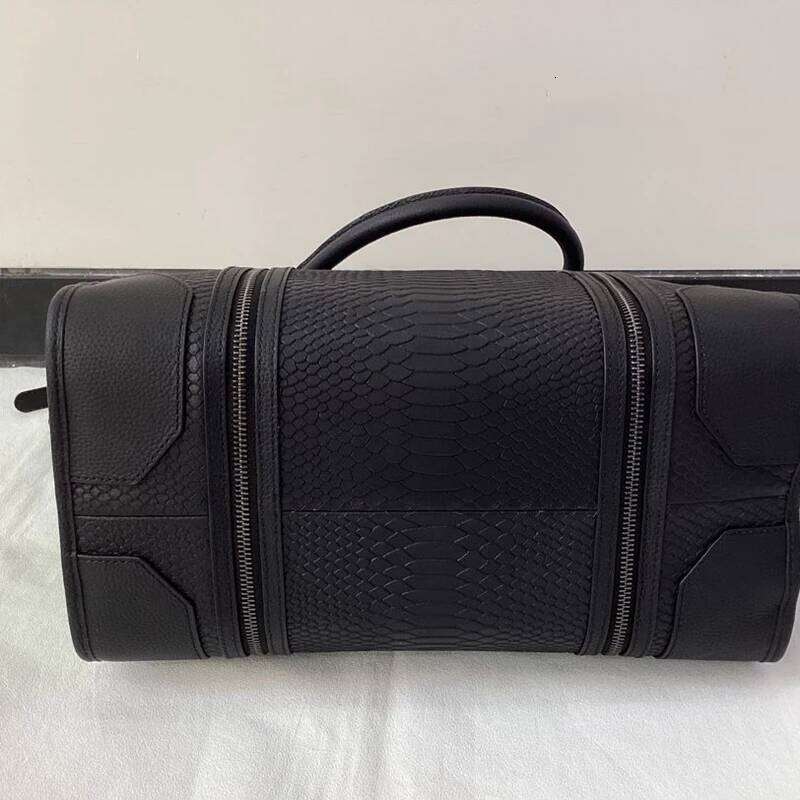 Luxury Designer Niche Ladies Handheld Bucket Bag with Casual and Versatile Leather One Shoulder Crossbody Pillow