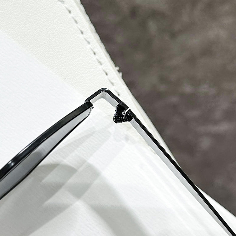 Fashionable street style pairing with sunglasses 5802