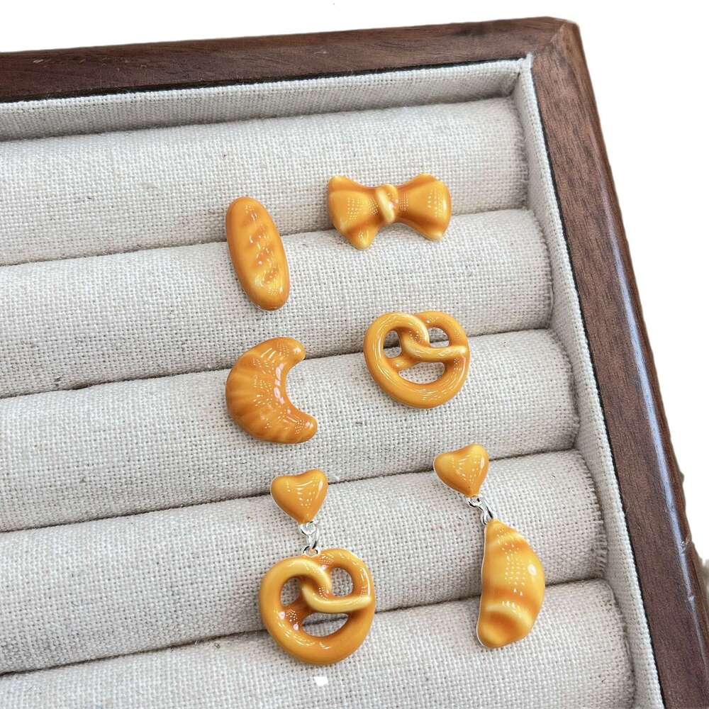 Autumn Winter Melad Cartoon Playful Bread Set for Women, Unique Design, Petite and Exquisite Earrings 210