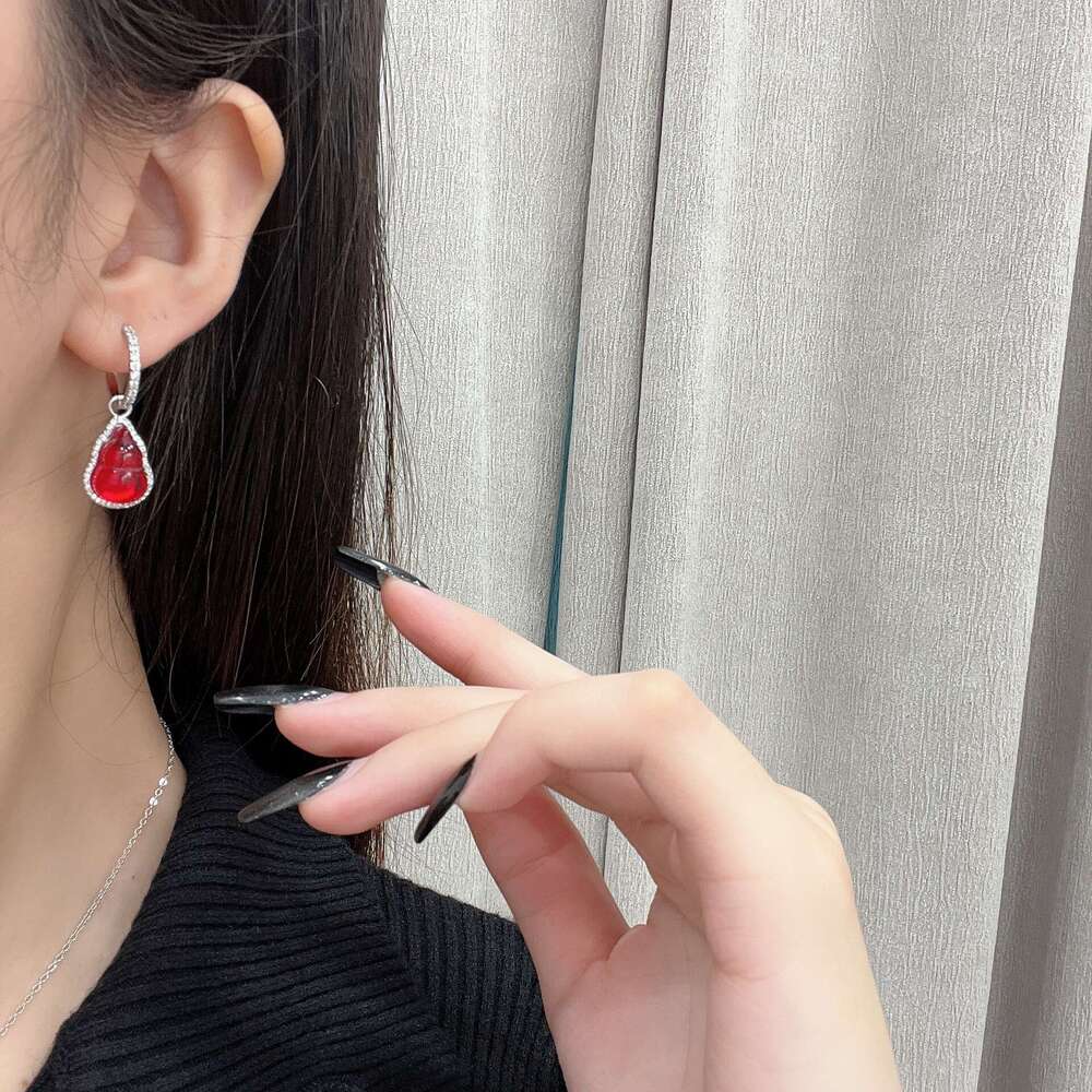 2024 New Niche Design Gourd Red Agate Pendant Long Necklace Bracelet Accessory High-end Sweater Chain c41